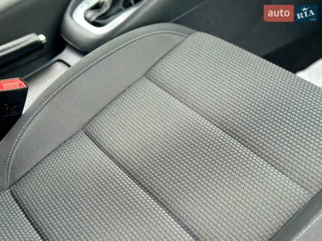 Коричневый Фольксваген Гольф, объемом двигателя 1.97 л и пробегом 237 тыс. км за 9850 $, фото 31 на Automoto.ua