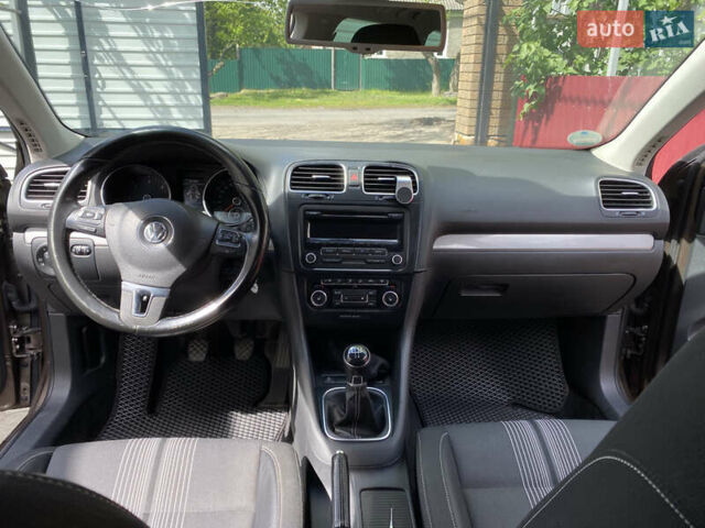 Коричневый Фольксваген Гольф, объемом двигателя 1.6 л и пробегом 200 тыс. км за 8555 $, фото 28 на Automoto.ua