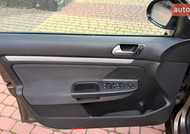 Коричневий Фольксваген Гольф, об'ємом двигуна 1.6 л та пробігом 189 тис. км за 11300 $, фото 22 на Automoto.ua