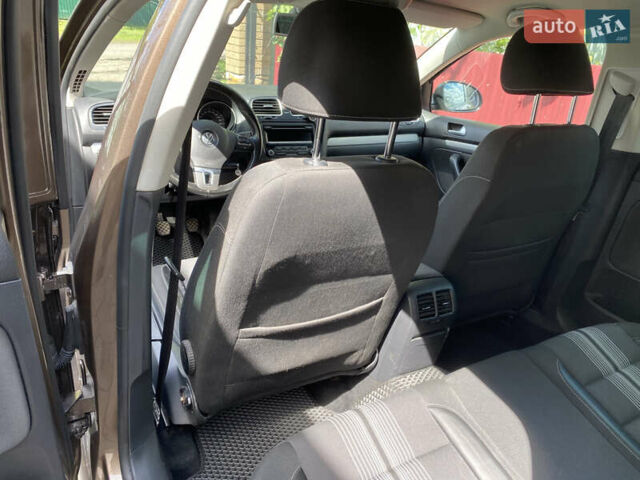 Коричневый Фольксваген Гольф, объемом двигателя 1.6 л и пробегом 200 тыс. км за 8555 $, фото 29 на Automoto.ua