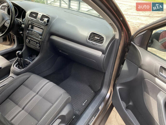 Коричневый Фольксваген Гольф, объемом двигателя 1.6 л и пробегом 200 тыс. км за 8555 $, фото 31 на Automoto.ua