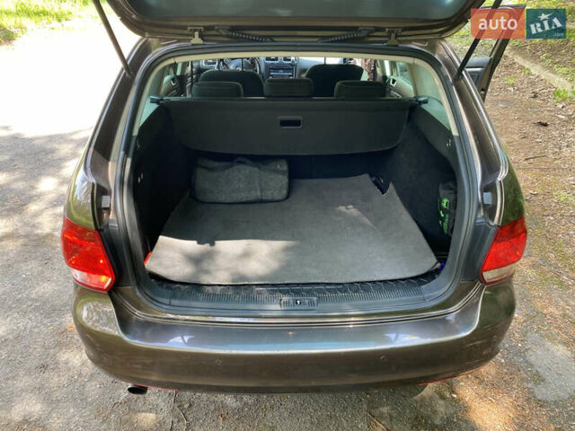 Коричневый Фольксваген Гольф, объемом двигателя 1.6 л и пробегом 200 тыс. км за 8555 $, фото 13 на Automoto.ua