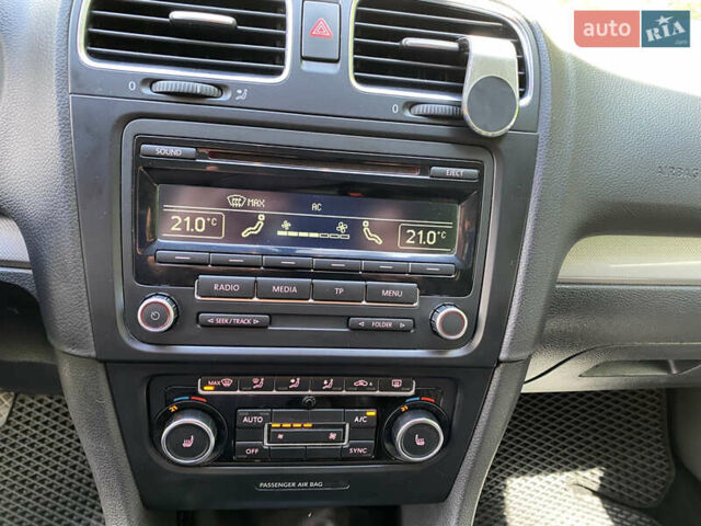 Коричневый Фольксваген Гольф, объемом двигателя 1.6 л и пробегом 200 тыс. км за 8555 $, фото 15 на Automoto.ua