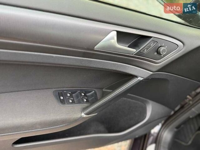 Коричневий Фольксваген Гольф, об'ємом двигуна 1.6 л та пробігом 201 тис. км за 11890 $, фото 55 на Automoto.ua