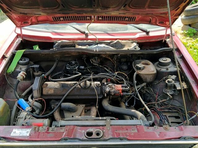 Красный Фольксваген Гольф, объемом двигателя 1.1 л и пробегом 0 тыс. км за 600 $, фото 2 на Automoto.ua