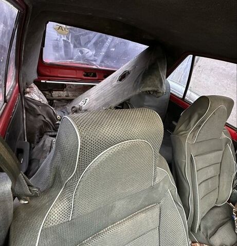 Червоний Фольксваген Гольф, об'ємом двигуна 1.6 л та пробігом 200 тис. км за 296 $, фото 6 на Automoto.ua