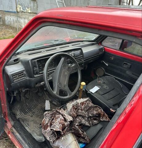 Червоний Фольксваген Гольф, об'ємом двигуна 1.6 л та пробігом 200 тис. км за 296 $, фото 5 на Automoto.ua