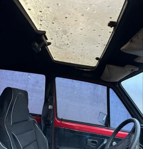 Червоний Фольксваген Гольф, об'ємом двигуна 1.6 л та пробігом 200 тис. км за 296 $, фото 3 на Automoto.ua