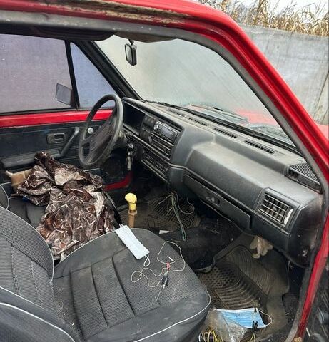 Червоний Фольксваген Гольф, об'ємом двигуна 1.6 л та пробігом 200 тис. км за 296 $, фото 4 на Automoto.ua