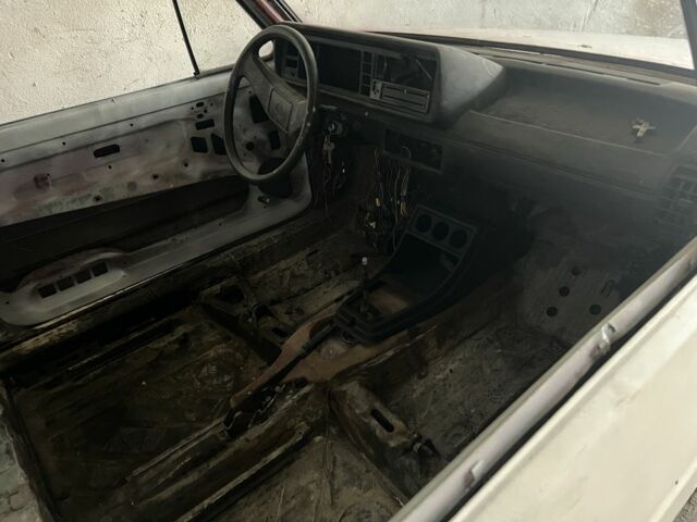 Червоний Фольксваген Гольф, об'ємом двигуна 1.6 л та пробігом 50 тис. км за 574 $, фото 5 на Automoto.ua