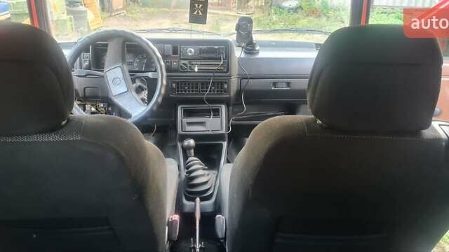 Красный Фольксваген Гольф, объемом двигателя 1.6 л и пробегом 400 тыс. км за 2600 $, фото 14 на Automoto.ua