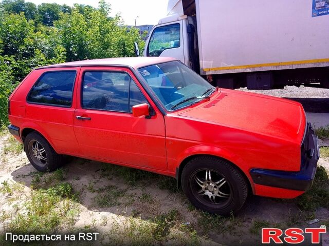 Красный Фольксваген Гольф, объемом двигателя 1.6 л и пробегом 301 тыс. км за 2030 $, фото 2 на Automoto.ua