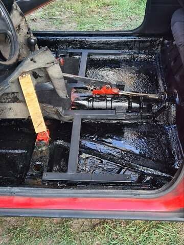 Красный Фольксваген Гольф, объемом двигателя 1.6 л и пробегом 400 тыс. км за 2600 $, фото 23 на Automoto.ua