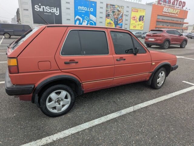 Красный Фольксваген Гольф, объемом двигателя 1.6 л и пробегом 300 тыс. км за 1400 $, фото 2 на Automoto.ua