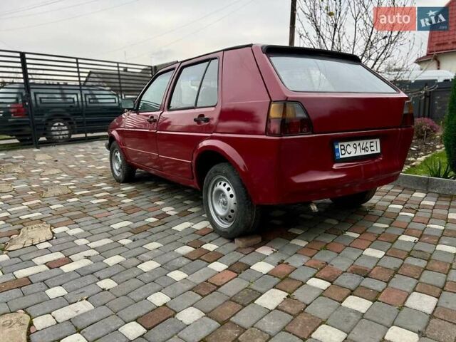 Красный Фольксваген Гольф, объемом двигателя 1.6 л и пробегом 32 тыс. км за 850 $, фото 2 на Automoto.ua