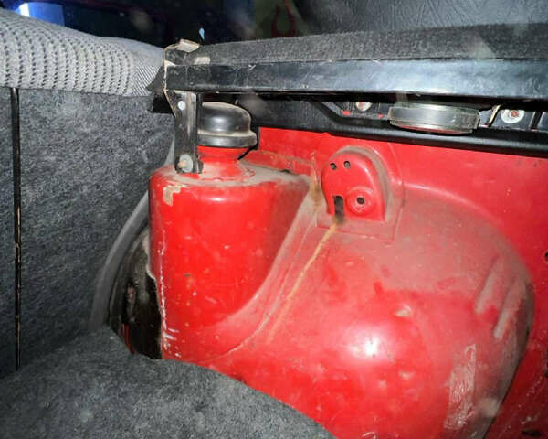 Червоний Фольксваген Гольф, об'ємом двигуна 1.6 л та пробігом 357 тис. км за 2800 $, фото 31 на Automoto.ua