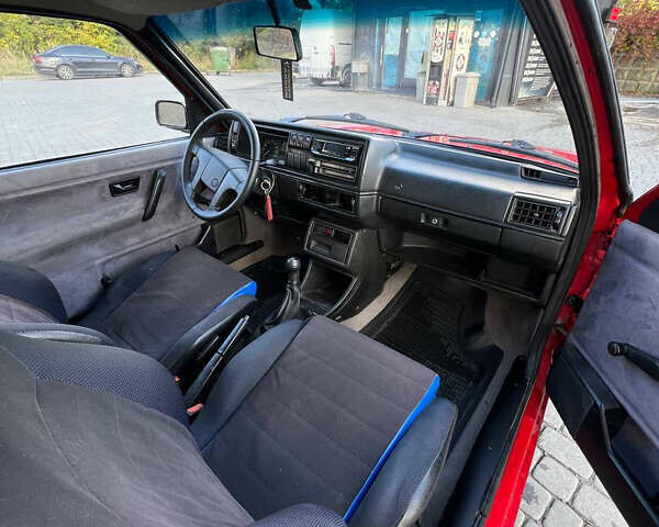 Червоний Фольксваген Гольф, об'ємом двигуна 1.6 л та пробігом 357 тис. км за 2800 $, фото 10 на Automoto.ua