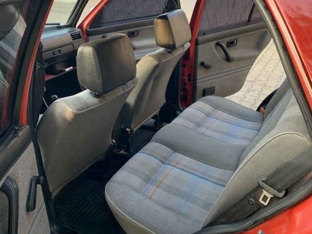 Червоний Фольксваген Гольф, об'ємом двигуна 1.8 л та пробігом 106 тис. км за 3000 $, фото 8 на Automoto.ua