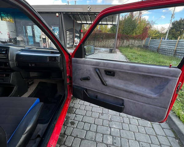 Червоний Фольксваген Гольф, об'ємом двигуна 1.6 л та пробігом 357 тис. км за 2800 $, фото 17 на Automoto.ua