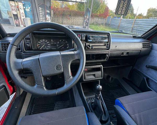 Червоний Фольксваген Гольф, об'ємом двигуна 1.6 л та пробігом 357 тис. км за 2800 $, фото 12 на Automoto.ua