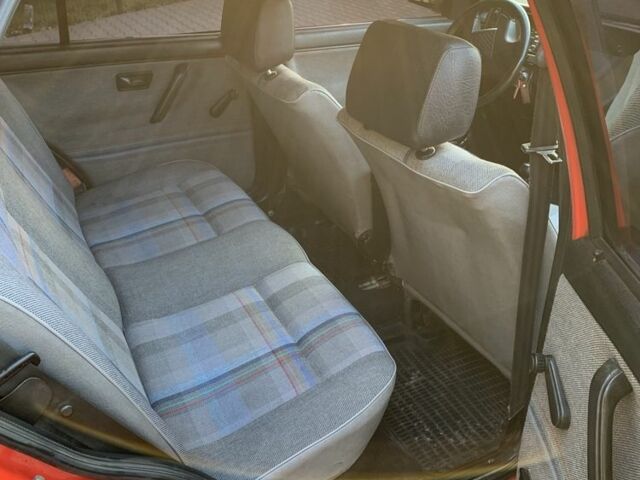 Червоний Фольксваген Гольф, об'ємом двигуна 1.8 л та пробігом 106 тис. км за 3000 $, фото 6 на Automoto.ua