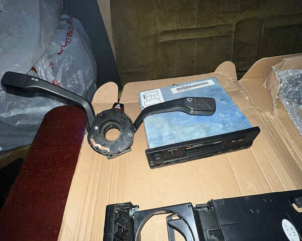 Червоний Фольксваген Гольф, об'ємом двигуна 1.6 л та пробігом 357 тис. км за 2800 $, фото 35 на Automoto.ua