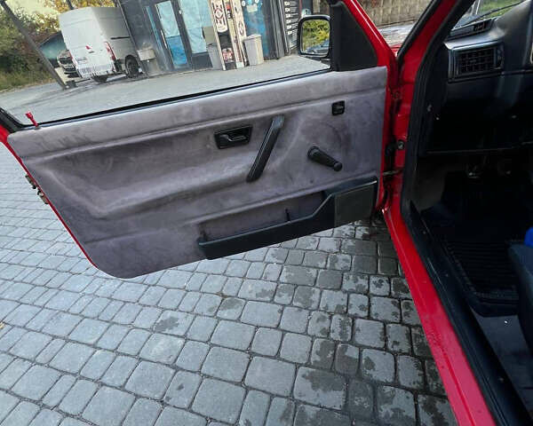 Червоний Фольксваген Гольф, об'ємом двигуна 1.6 л та пробігом 357 тис. км за 2800 $, фото 15 на Automoto.ua