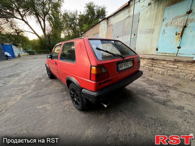 Красный Фольксваген Гольф, объемом двигателя 1.6 л и пробегом 380 тыс. км за 1230 $, фото 3 на Automoto.ua