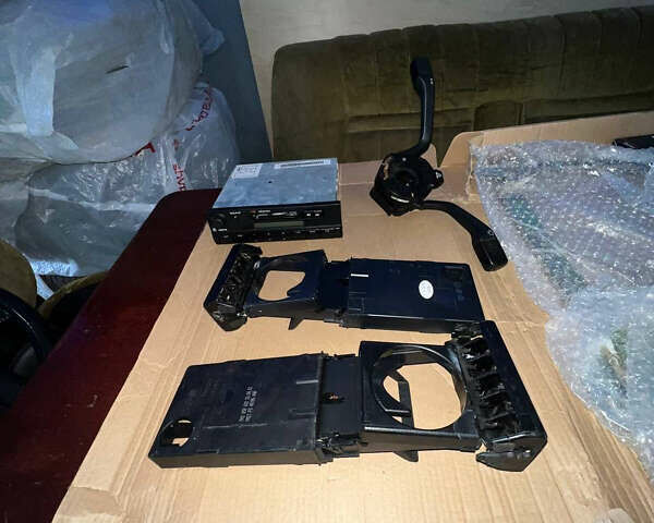 Червоний Фольксваген Гольф, об'ємом двигуна 1.6 л та пробігом 357 тис. км за 2800 $, фото 33 на Automoto.ua