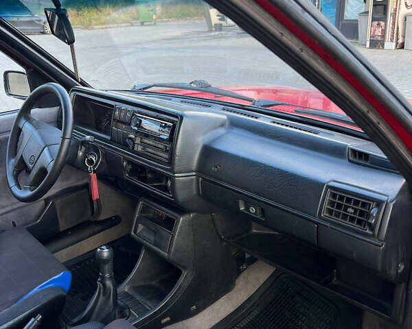 Червоний Фольксваген Гольф, об'ємом двигуна 1.6 л та пробігом 357 тис. км за 2800 $, фото 11 на Automoto.ua