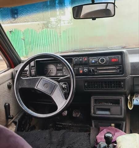 Красный Фольксваген Гольф, объемом двигателя 1.6 л и пробегом 300 тыс. км за 1400 $, фото 3 на Automoto.ua