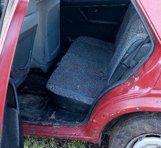 Червоний Фольксваген Гольф, об'ємом двигуна 1.6 л та пробігом 100 тис. км за 500 $, фото 4 на Automoto.ua