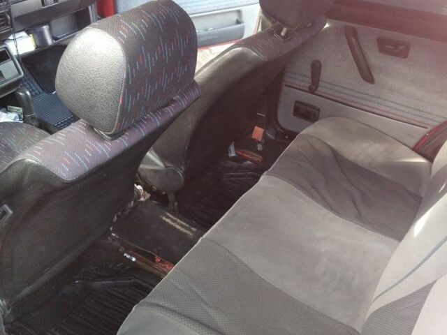 Красный Фольксваген Гольф, объемом двигателя 1.6 л и пробегом 103 тыс. км за 1699 $, фото 5 на Automoto.ua