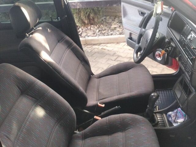 Красный Фольксваген Гольф, объемом двигателя 1.6 л и пробегом 103 тыс. км за 1699 $, фото 6 на Automoto.ua