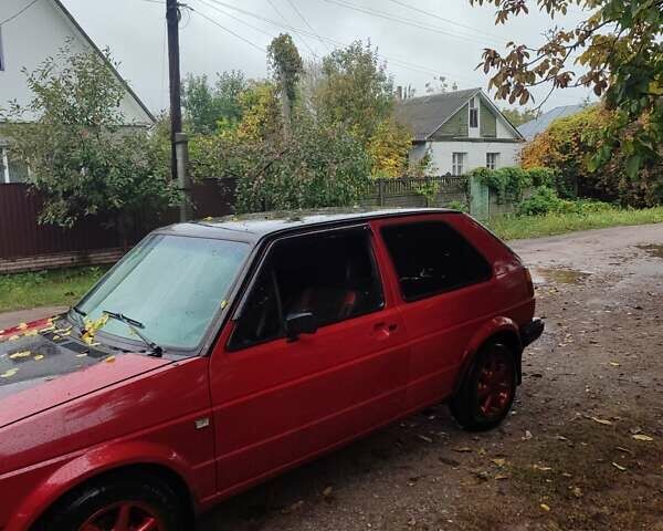 Красный Фольксваген Гольф, объемом двигателя 1.27 л и пробегом 300 тыс. км за 1600 $, фото 2 на Automoto.ua