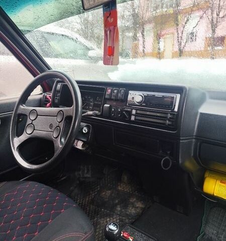 Красный Фольксваген Гольф, объемом двигателя 1.3 л и пробегом 214 тыс. км за 1800 $, фото 3 на Automoto.ua