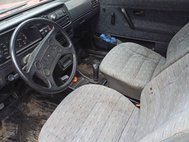 Фольксваген Гольф 1987 у Хмельнике на Automoto.ua Червоний Фольксваген Гольф, об'ємом двигуна 1 л та пробігом 300 тис. км за 1150 $, фото 4 на Automoto.ua