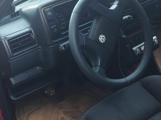 Красный Фольксваген Гольф, объемом двигателя 2 л и пробегом 350 тыс. км за 8000 $, фото 7 на Automoto.ua