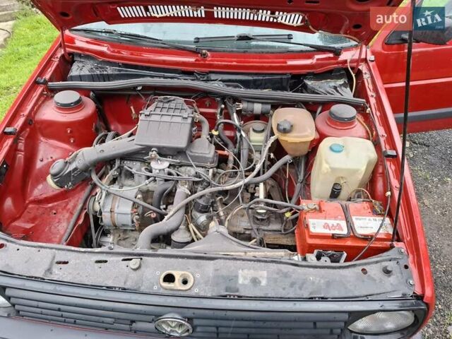 Красный Фольксваген Гольф, объемом двигателя 1.6 л и пробегом 300 тыс. км за 2000 $, фото 3 на Automoto.ua