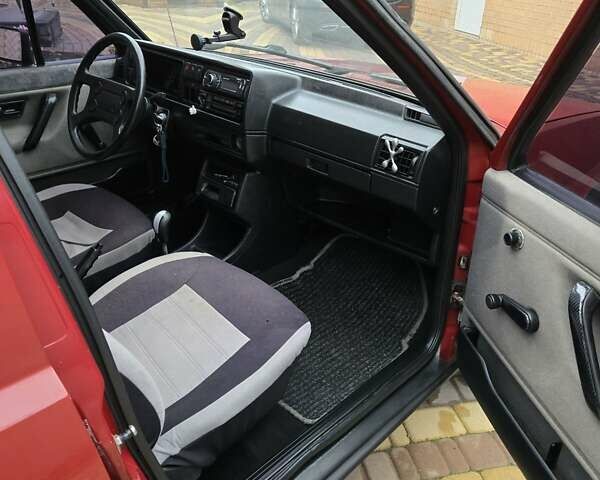 Красный Фольксваген Гольф, объемом двигателя 1.27 л и пробегом 400 тыс. км за 1750 $, фото 5 на Automoto.ua