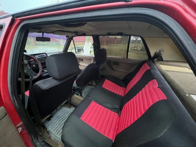 Червоний Фольксваген Гольф, об'ємом двигуна 1.6 л та пробігом 420 тис. км за 1200 $, фото 6 на Automoto.ua