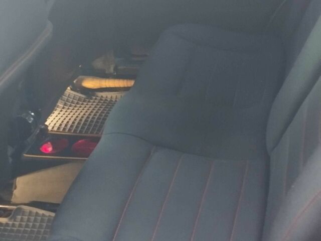 Красный Фольксваген Гольф, объемом двигателя 2 л и пробегом 350 тыс. км за 8000 $, фото 10 на Automoto.ua