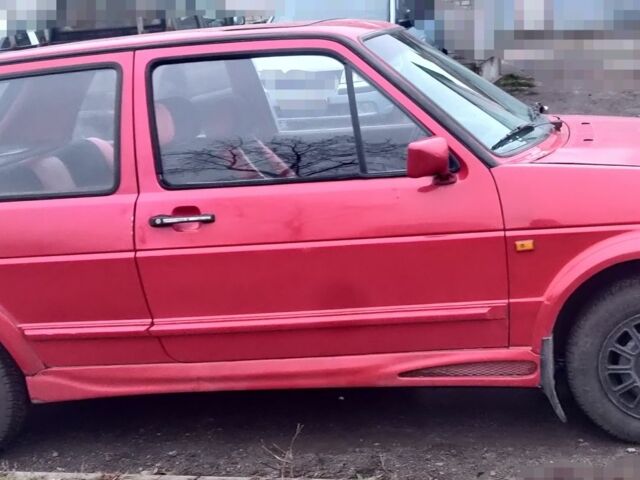 Красный Фольксваген Гольф, объемом двигателя 1.6 л и пробегом 316 тыс. км за 2200 $, фото 1 на Automoto.ua