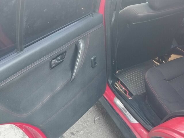 Красный Фольксваген Гольф, объемом двигателя 2 л и пробегом 350 тыс. км за 8000 $, фото 12 на Automoto.ua