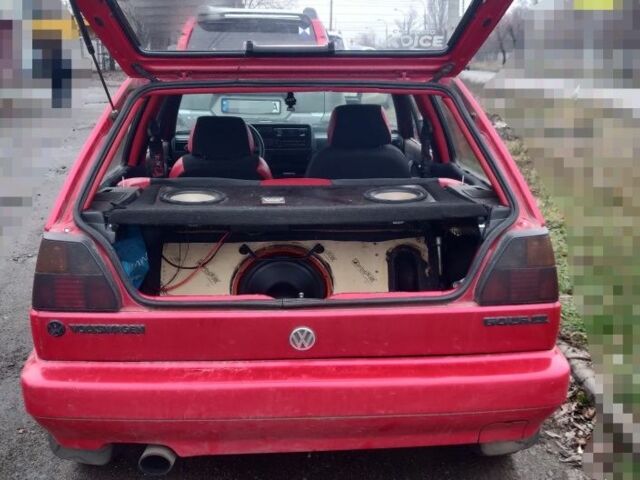 Красный Фольксваген Гольф, объемом двигателя 1.6 л и пробегом 316 тыс. км за 2200 $, фото 4 на Automoto.ua
