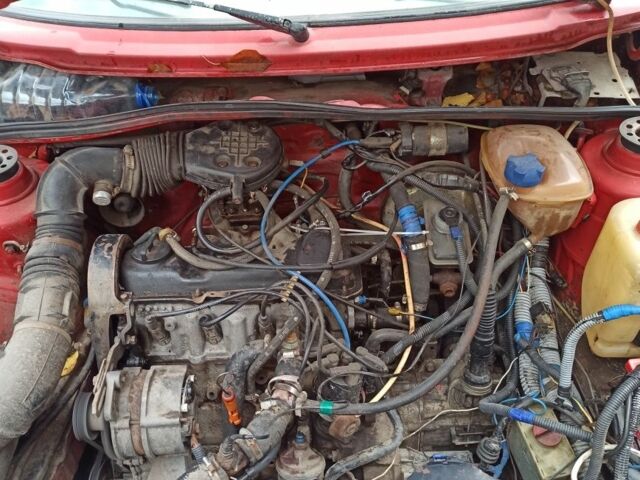 Фольксваген Гольф 1987 у Хмельнике на Automoto.ua Червоний Фольксваген Гольф, об'ємом двигуна 1 л та пробігом 300 тис. км за 1150 $, фото 2 на Automoto.ua