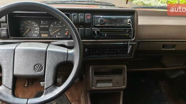 Красный Фольксваген Гольф, объемом двигателя 1.6 л и пробегом 423 тыс. км за 2400 $, фото 2 на Automoto.ua