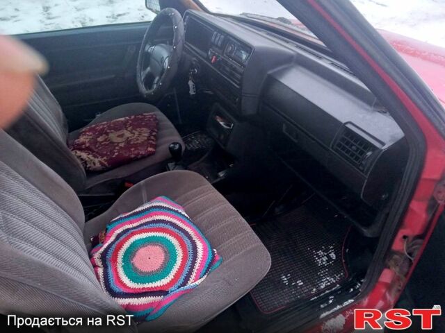 Красный Фольксваген Гольф, объемом двигателя 1.6 л и пробегом 230 тыс. км за 1000 $, фото 5 на Automoto.ua