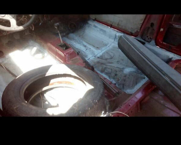 Красный Фольксваген Гольф, объемом двигателя 1.6 л и пробегом 178 тыс. км за 900 $, фото 14 на Automoto.ua