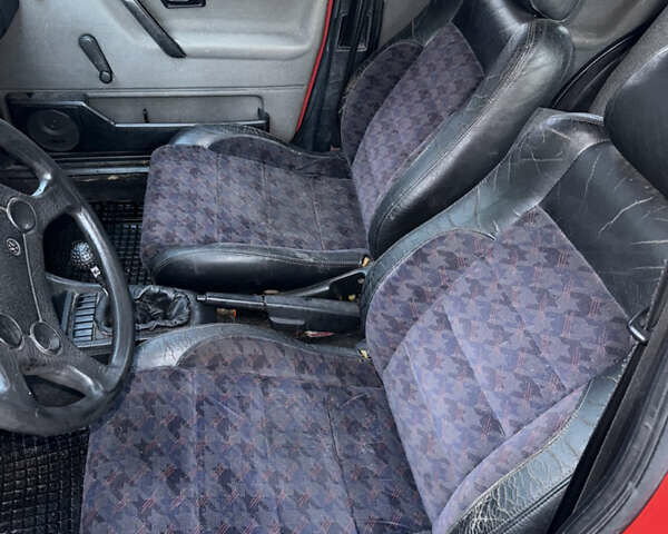 Красный Фольксваген Гольф, объемом двигателя 1.6 л и пробегом 178 тыс. км за 900 $, фото 8 на Automoto.ua